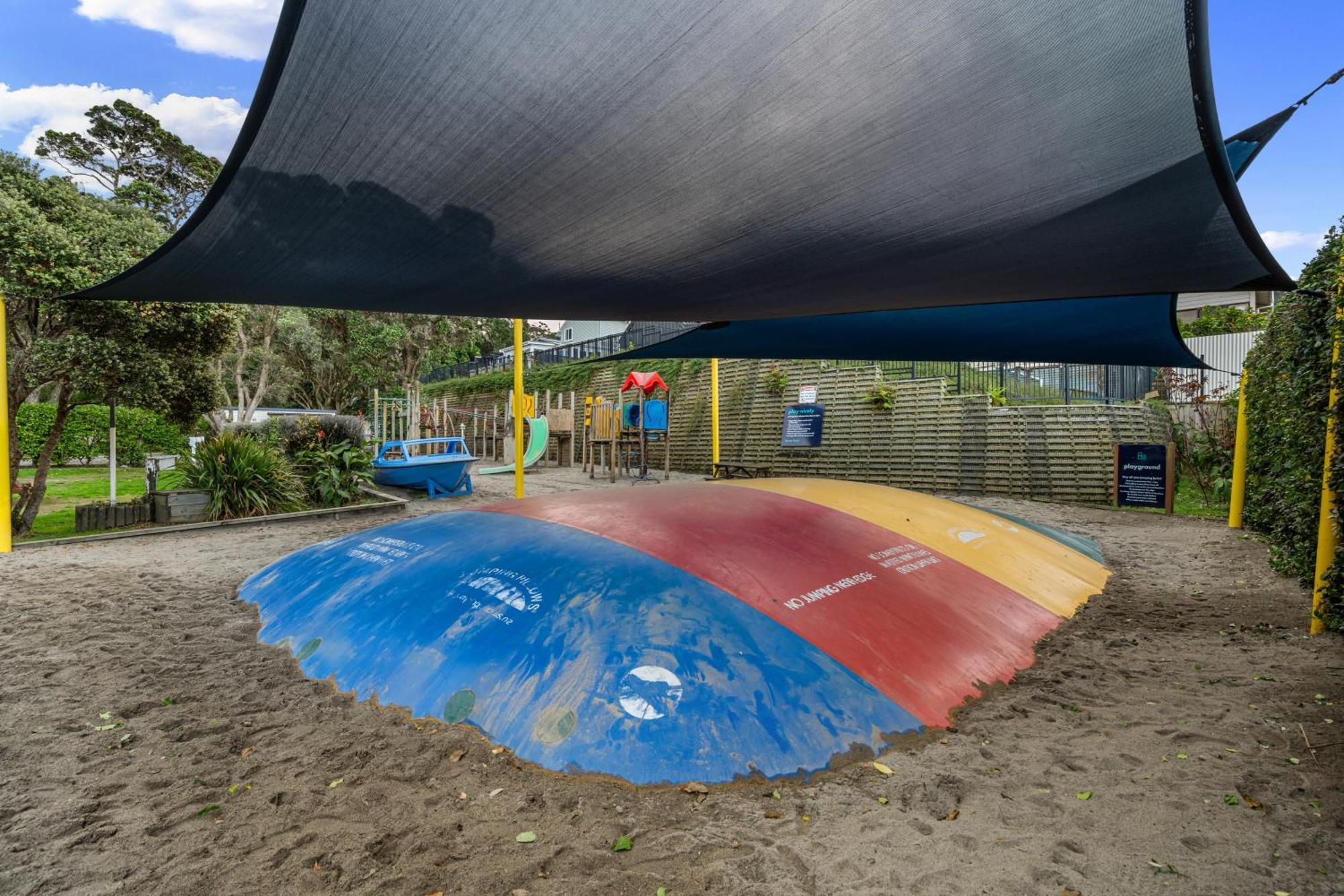 Tasman Holiday Parks - Waihi Beach 외부 사진 A jumping pillow at a playground in New Zealand