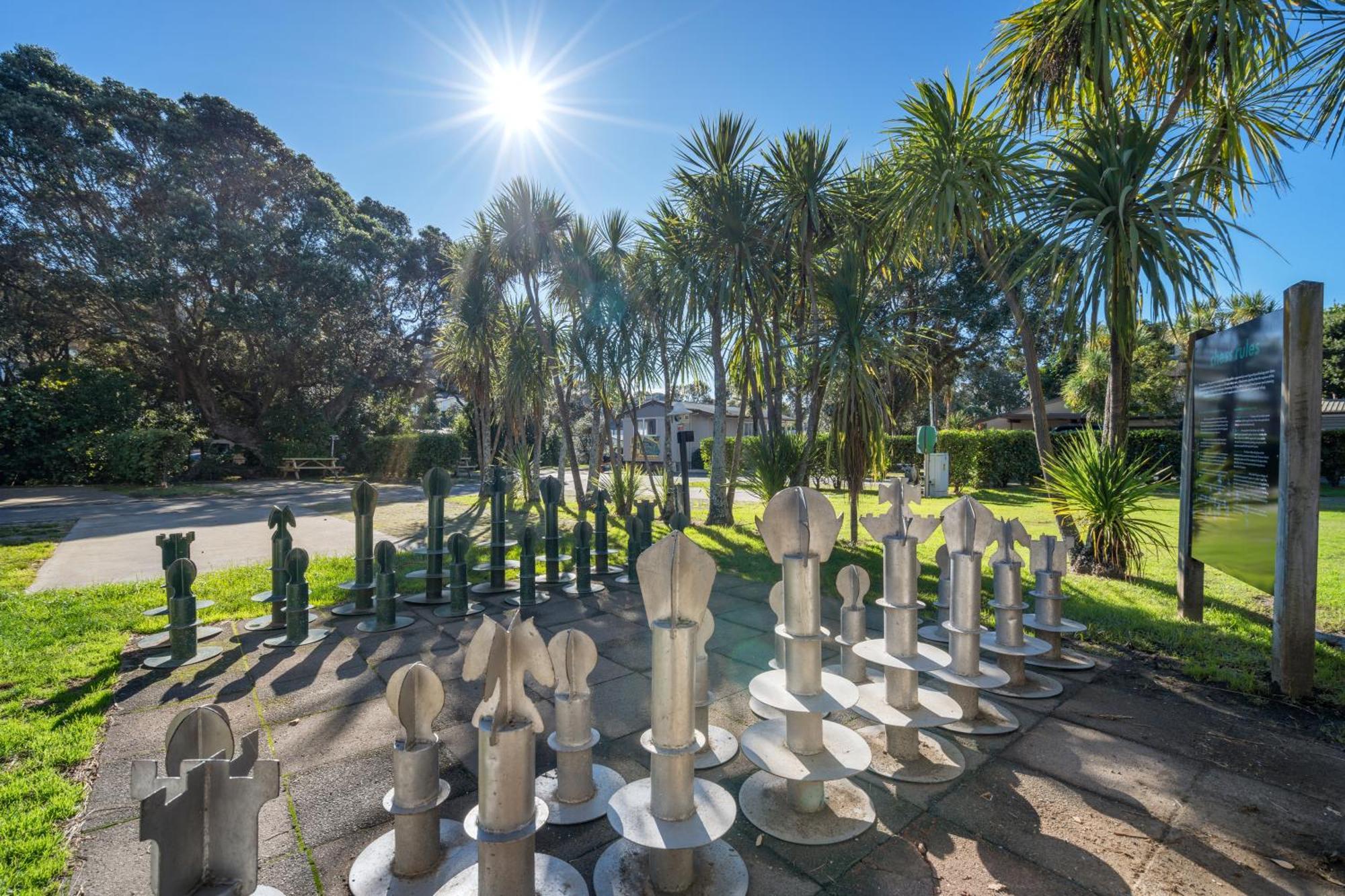 Tasman Holiday Parks - Waihi Beach 외부 사진 The sculpture park at the University of Sunshine Coast
