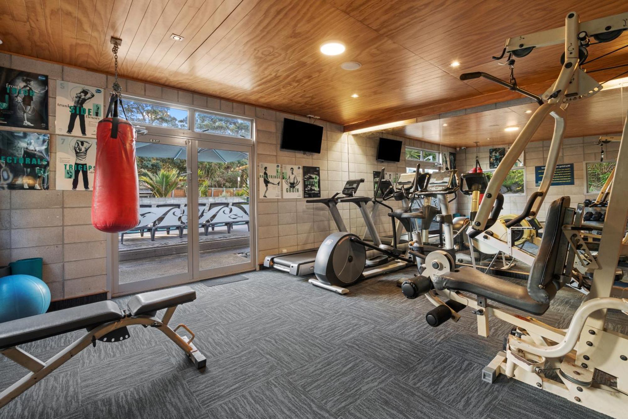 Tasman Holiday Parks - Waihi Beach 외부 사진 A home gym