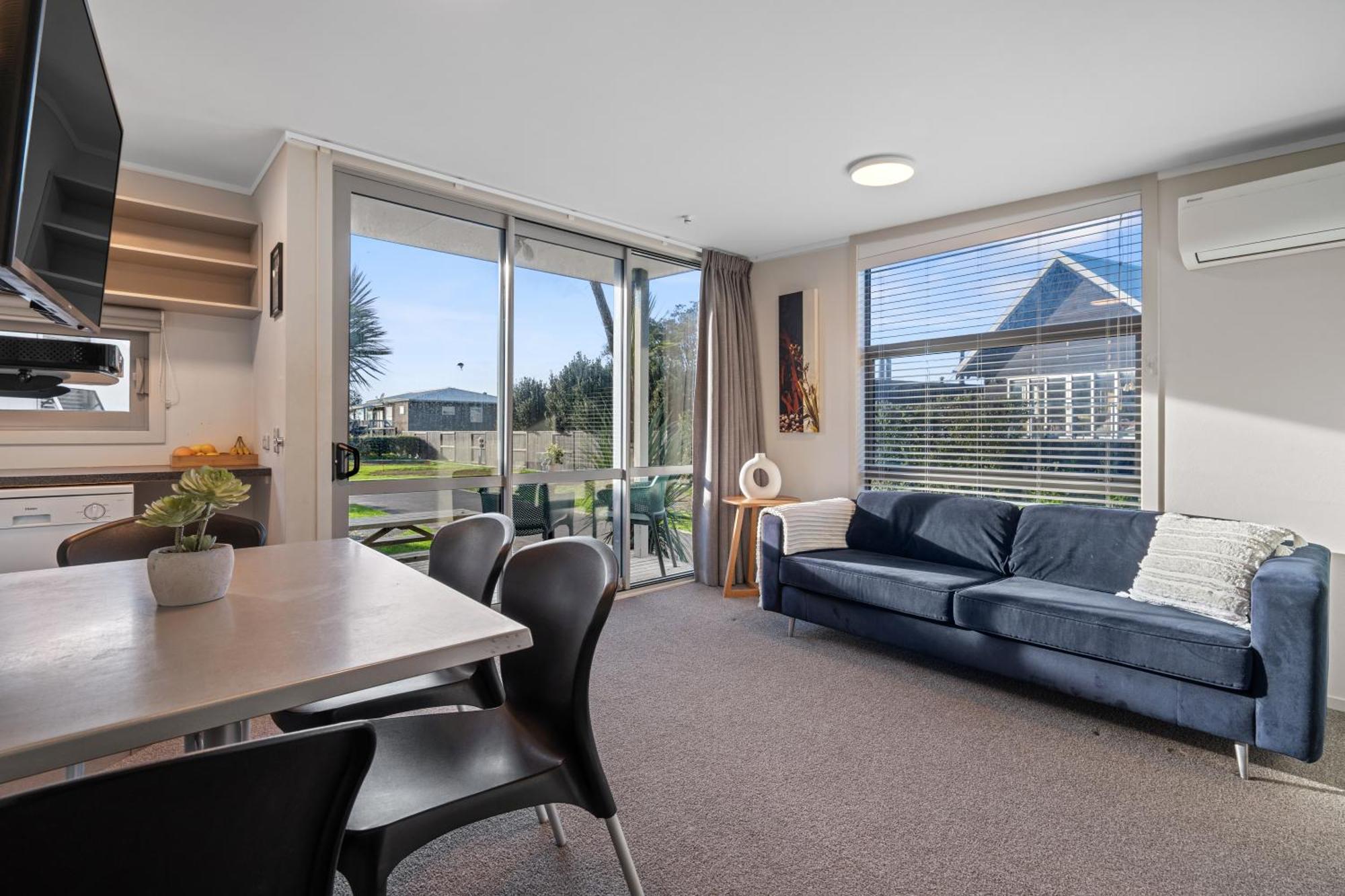 Tasman Holiday Parks - Waihi Beach 외부 사진 A typical apartment at the Village