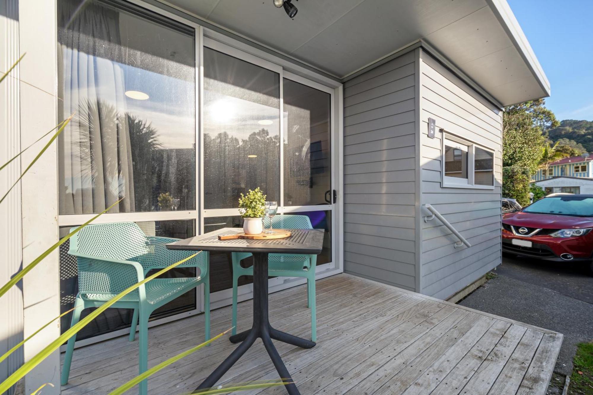 Tasman Holiday Parks - Waihi Beach 외부 사진 A typical studio apartment