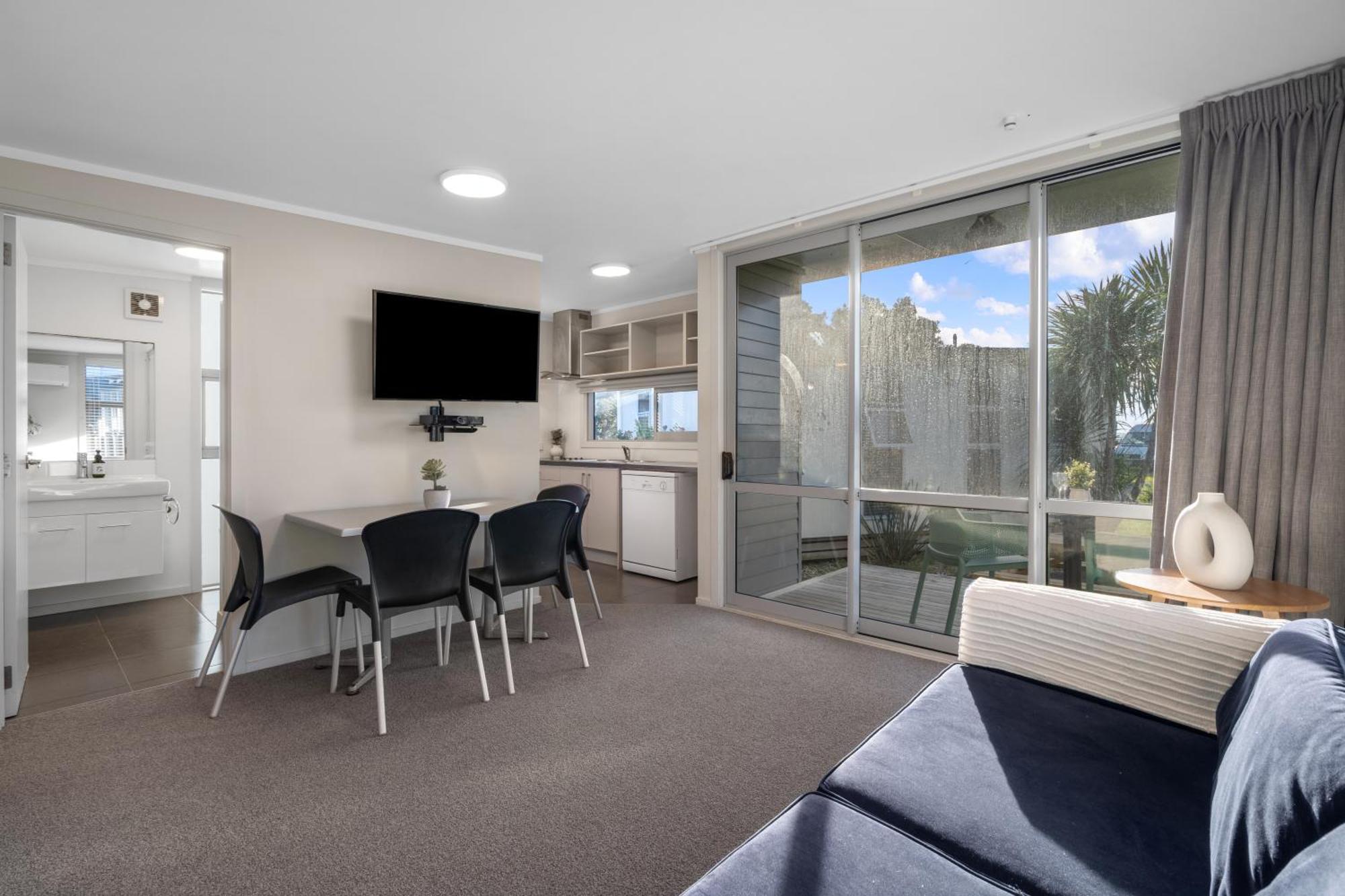Tasman Holiday Parks - Waihi Beach 외부 사진 A typical one-bedroom apartment at the hotel