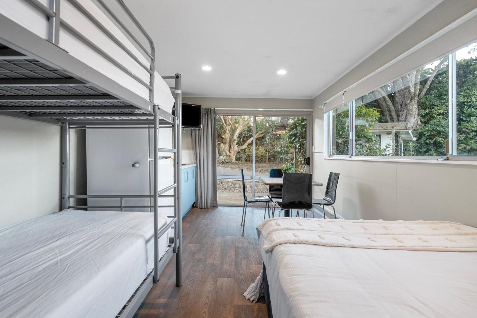 Tasman Holiday Parks - Waihi Beach 외부 사진 A typical studio at the University of Western Australia